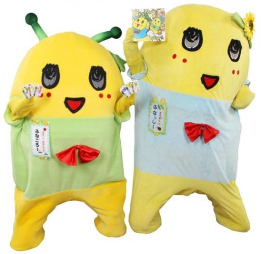 公認の弟“ふなごろー” （左） と“ふなっしー