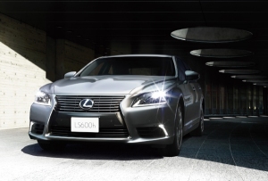 トヨタ自動車は、高級車ブランド「レクサス」（LEXUS）のフラッグシップセダン「LS」を一部改良して発売した。（写真提供：トヨタ自動車）