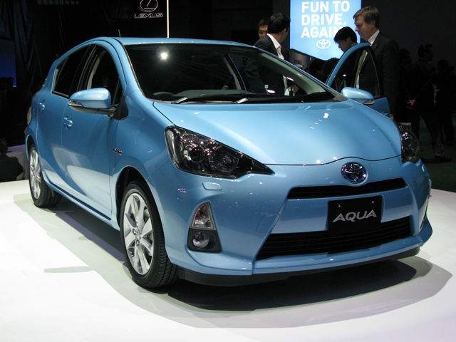 4～9月期累計国内新車販売で唯一10万台超を記録した「トヨタ・アクア」。累計6位のカローラまでがHVかラインアップにHVを持つ車種だ