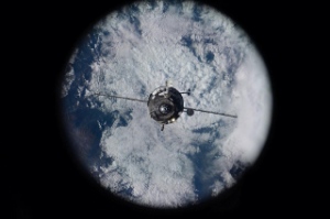 プログレスM-25M補給船、ISSに到着 補給物資を搭載(Image credit: NASA/Reid Wiseman) プログレスM-25M補給船、ISSに到着 補給物資を搭載(Image credit: NASA/Reid Wiseman)