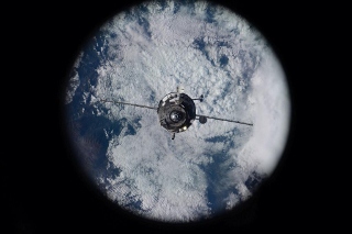 プログレスM-25M補給船、ISSに到着　補給物資を搭載（Image credit: NASA/Reid Wiseman）