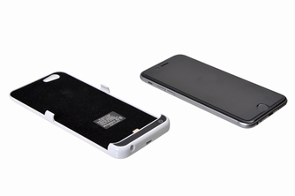 サンコーは、バッテリー内蔵型iPhoneケース『iPhone 6用バッテリージャケット』を発売した。