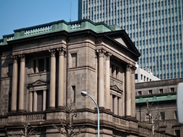 このところ、地方銀行の経営統合が相次いで起きており、業界再編の動きに繋がる可能性もある。まず11月4日、地銀最大手の横浜銀行と東京都に本店を置く第二地銀の東日本銀行が、「経営統合の可能性を検討している」と発表した。