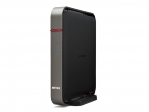 写真によるiPhoneの容量不足に困っている母親に向けたWi-Fiルーター『WZR-S1750DHP』