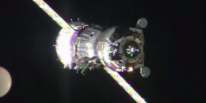 ソユーズTMA-15M宇宙船、国際宇宙ステーションに到着（Image credit: NASA）