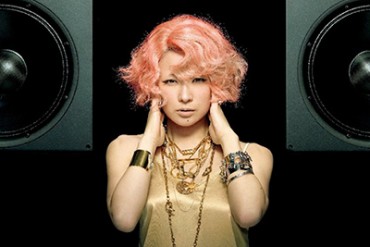 椎名林檎の単行本『音楽家のカルテ』発売 - ロングインタビューや撮り下ろしグラビア、未公開写真など