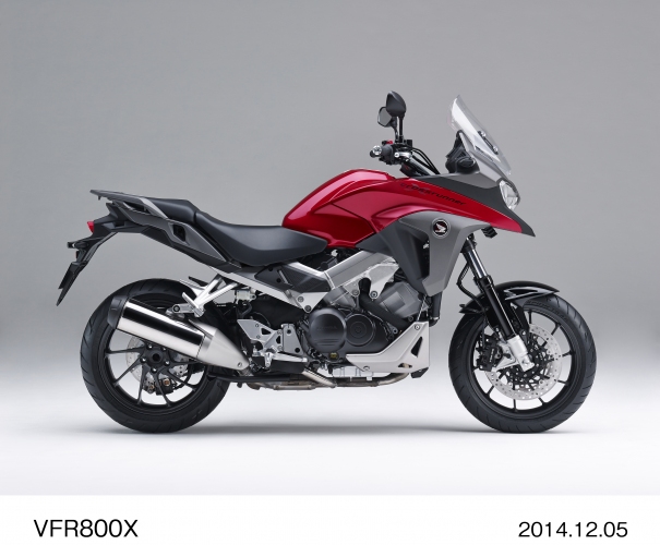 ホンダが12日に発売する「VFR800X」（キャンディーアルカディアンレッド）（写真提供：本田技研工業）