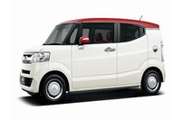 大人気のホンダの軽自動車「N」シリーズ。10月だけでも25000台以上売れている。ダイハツ「タント」やスズキ「ワゴンR」のライバル車なのだが、ここに来てさらに新たなライバルを登場させた。それはスズキ「ハスラー」に対する「N-BOX スラッシュ」だ。