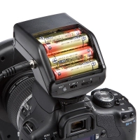 光を均等に当てカメラの影や逆光を気にすることなく撮影できるLEDリングライト『カメラLEDリングライト(マクロ・フラッシュ対応・80灯・調光・ステップアップリング付属) 200-DGAC001』