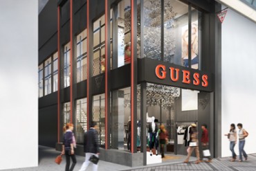 GUESSが大阪・心斎橋に日本初の路面店をオープン - 限定トートバッグや初展開のシューズ