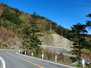 若い頃バイクに乗り、その後仕事や結婚等の理由で乗らなく(乗れなく)なった人が、もう一度バイクに乗り始める。そういう人達を「リターンライダー」と呼ぶ。近年そういった人達が増えている。しかしリターンライダーの事故も増えている。