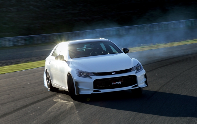 トヨタ自動車が来春に受注を開始するスポーツコンバージョン車「マークX“GRMN”」（オプション装着車、写真提供：トヨタ自動車)