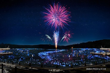 約1万2千個の光が湖に浮かぶ幻想的な花火大会 - 箱根・芦ノ湖で開催