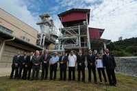 JFEエンジニアリングと月島機械は、マレーシアのボルネオ島サラワク州で産業廃棄物焼却プラントを完成させた。写真は、竣工式の様子（両社の発表資料より）
