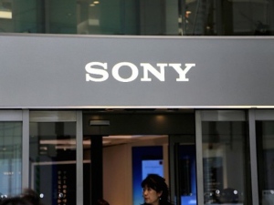 ソニーとソニーCSLは12月18日、新事業として教育サービス「ソニー・グローバルエデュケーション」を設立すると発表した。新会社の設立にはソニーが90%、ソニーCSLが10%を出資し、来年4月1日の事業開始を予定している。 ソニーとソニーCSLは12月18日、新事業として教育サービス「ソニー・グローバルエデュケーション」を設立すると発表した。新会社の設立にはソニーが90%、ソニーCSLが10%を出資し、来年4月1日の事業開始を予定している。