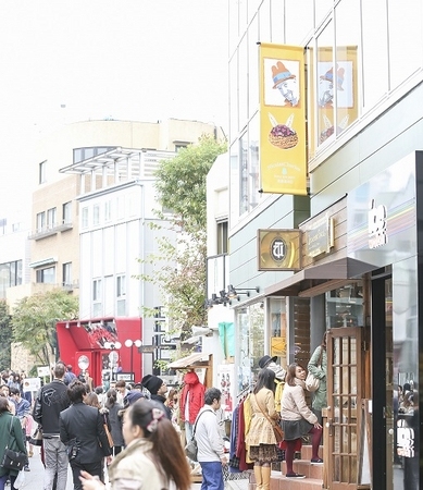 ニコラシャール表参道本店は、新成人を対象としたハッピーなイベントを実施する。