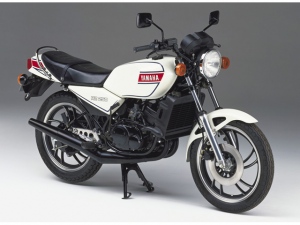 1980年にヤマハ発動機が発売した最後の2スト・バイクとも云われる「RZ250」。軽量で250ccの排気量から35psを絞り出していたヒットモデルだ 1980年にヤマハ発動機が発売した最後の2スト・バイクとも云われる「RZ250」。軽量で250ccの排気量から35psを絞り出していたヒットモデルだ
