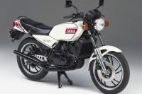 1980年にヤマハ発動機が発売した最後の2スト・バイクとも云われる「RZ250」。軽量で250ccの排気量から35psを絞り出していたヒットモデルだ