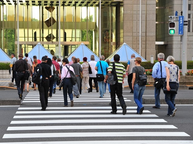 2014年は、11月までで累計1200万人の外国人旅行客が日本に訪れた。政府観光局によると、通年の訪日外国人旅行者数は過去最高の1300万人超になる見通しだという。一方で、日本から海外への旅行者は円安の影響などを受け減少傾向。国内での節約型小旅行がトレンドとなった。