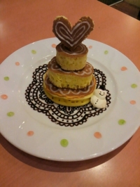 おなじみのファミレスチェーン「デニーズ」に“もっと気軽にパンケーキを思う存分、楽しみたい!”という願いをかなえてくれる新しいサービスが登場しました。