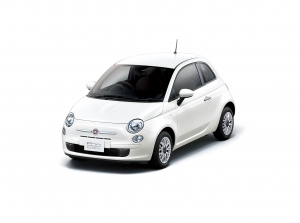 羊年にちなんだFIAT 500の限定車「FIAT 500 Pecorella」(FCAジャパンの発表資料より)