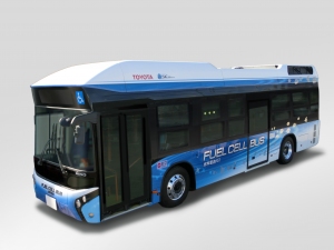 燃料電池システム「トヨタフューエルセルシステム」を搭載した燃料電池バス「トヨタ FC BUS」(写真提供:トヨタ自動車) 燃料電池システム「トヨタフューエルセルシステム」を搭載した燃料電池バス「トヨタ FC BUS」(写真提供:トヨタ自動車)