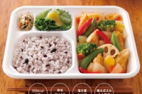 持ち帰り弁当のチェーン店「Hotto Motto(ほっともっと)」を運営するプレナスは、タニタとコラボレーションをした「タニタ監修弁当」3種類を、13日から東京都内の187店舗で発売する。