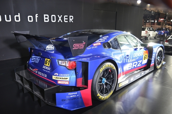 SUPER GTのGT300クラスに参戦する「SUBARU BRZ GT300 2015」（写真提供：富士重工業）