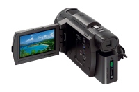 ソニーは、現行機比で体積約30%、質量約20%の小型・軽量化を実現したデジタル4Kビデオカメラレコーダー ハンディカム「FDR-AXP35」「FDR-AX30」を2月20日に発売する。写真は、「FDR-AXP35」（写真提供：ソニー）