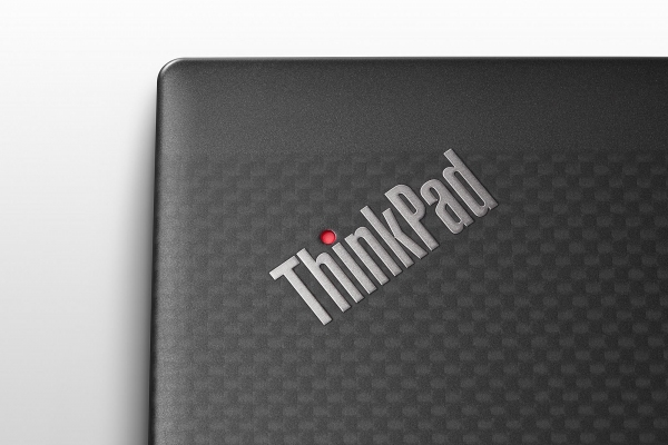 レノボ・ジャパンがNEC米沢工場でのThinkPadのCTO生産開始を記念して発売する14インチ薄型・軽量のノートPC Ultrabook「ThinkPad X1 Carbon Japan Limited Edition」