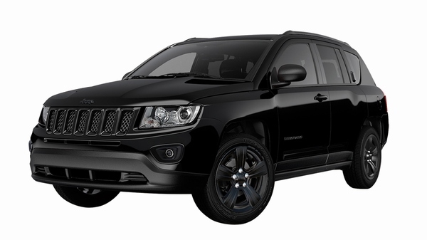 「Jeep Compass」の「Compass Altitude Sport」グレードをベースにした限定モデル「Jeep Compass Blackhawk」(FCAジャパンの発表資料より)