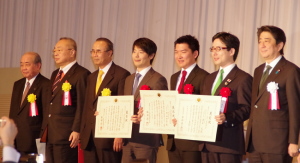 クラウドワークス＜３９００＞（東マ）は、経済産業省が新たに創設したベンチャー企業表彰制度「日本ベンチャー大賞」の審査委員会特別賞を受賞した。