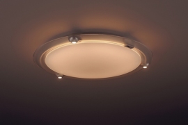 部屋のインテリアやさまざまな生活シーンに合った照明の演出ができる「LEDシーリングライト」（写真提供：パナソニック）