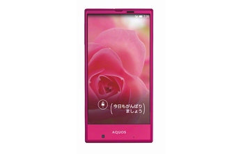 KDDIが29日発売する片手でも操作しやすいコンパクトなハイスペックスマートフォン「AQUOS SERIE mini SHV31」（写真提供：KDDI）