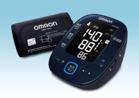 測定した血圧データを近距離無線通信技術で、iPhoneやAndroidスマートフォンに簡単に転送して専用アプリで管理できるオムロンの上腕式血圧計「HEM-7280C」（写真：同社発表資料より）