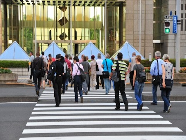 近年都内では外国人観光客がとにかく目立つ。銀座、秋葉原、皇居などで、日本人よりも外国人の方が多いのではないかと感じることも多い。2003年のVisit Japan事業からスタートした、官民挙げての外国人観光客誘致事業は着実に成果を上げているようだ。