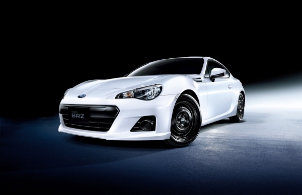 富士重工業が一部改良して4月16日に発売する「SUBARUBRZ」（グレード「R」Customize Package）（写真提供：富士重工業）