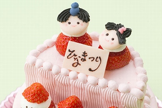 大阪新阪急ホテルは、2段重ねのひな飾りをイメージしたケーキ『ももいろ ひなケーキ』を、2月27日～3月8日に販売する。
