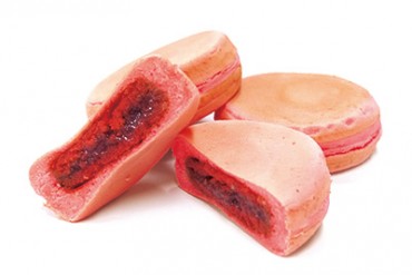 サダハル・アオキより限定スイーツ「東京焼きマカロンフランボワーズ」登場