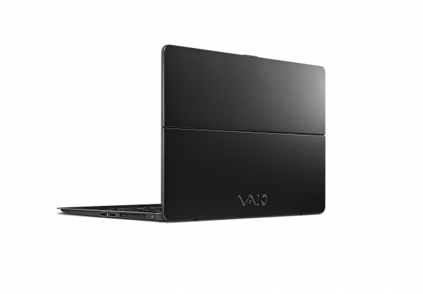 VAIOが6日に大型家電量販店で発売した「VAIO Z」（写真提供：VAIO)