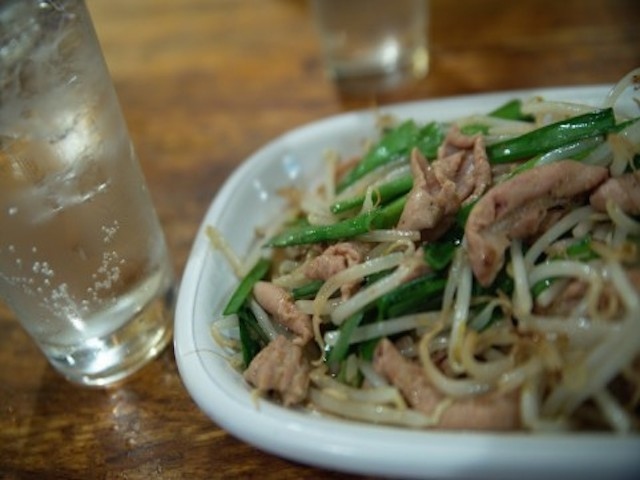 少子高齢化により、国内の酒類市場が低迷している。特に若年層のアルコール離れは、酒造メーカーに深刻な波紋を及ぼしている。しかしそんな中“RTD”と呼ばれる低アルコール飲料が唯一売上げを拡大しており、市場を活気づける起爆剤としての期待が高まっている。