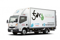 小型トラック「アトラス」をベースに電気自動車(EV)システムを搭載したZEV(ゼロエミッション車)小型トラックである日産「e-NT400テストトラック」。80kWの電動モーターと高出力&大容量のリチウムイオンバッテリーにより、JC08モードで航続可能距離が約62km。30分間で容量の80%まで充電可能な急速充電機能を内蔵する