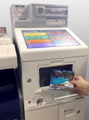 新型マルチコピー機の写真プリント機能（セブン-イレブン・ジャパンの発表資料より）