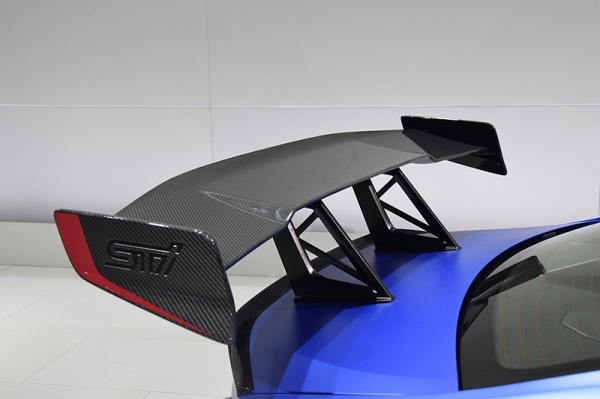 富士重工業が2015年ニューヨーク国際自動車ショーで初公開した「STIPerformance Concept」（写真提供：富士重工業）