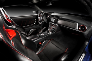 富士重工業が2015年ニューヨーク国際自動車ショーで初公開した「STIPerformance Concept」（写真提供：富士重工業）