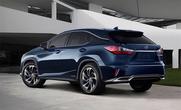 トヨタ自動車が2015年ニューヨーク国際オートショーで公開した「LEXUS RX450h」（北米仕様、トヨタの発表資料より）