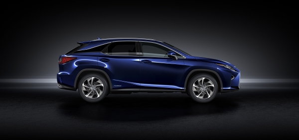 トヨタ自動車が2015年ニューヨーク国際オートショーで公開した「LEXUS RX450h」（北米仕様、トヨタの発表資料より）