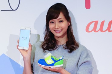 au 未来研究所×ニューバランス、子供向けウェアラブルデバイス「FUMM」発表