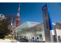 東京タワーの麓に完成した岩谷の水素ステーションとトヨタFCVのショールーム