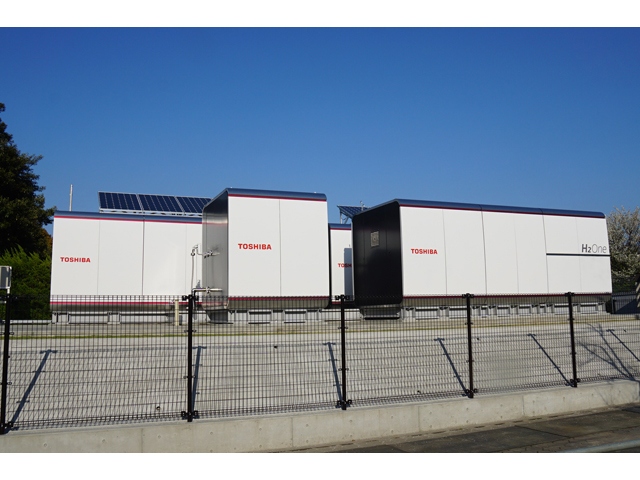 東芝は、太陽光発電で水を電気分解し水素を発生・貯蔵し、燃料電池で再発電する国内初のシステム「H2One(エイチツーワン)」を川崎マリエンで稼働させた
